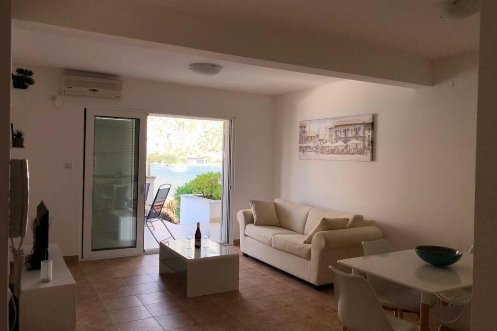 Chillout Apartment In Kotor Bay Luaran gambar